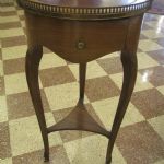 711 8468 LAMP TABLE